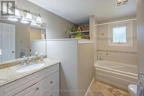 794 Grenfell Drive, London, ON - Indoor Photo Showing Bathroom