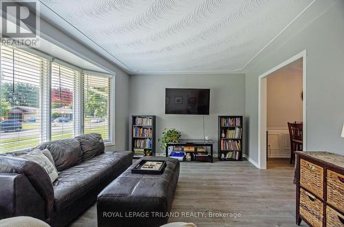 794 Grenfell Drive, London, ON - Indoor Photo Showing Living Room