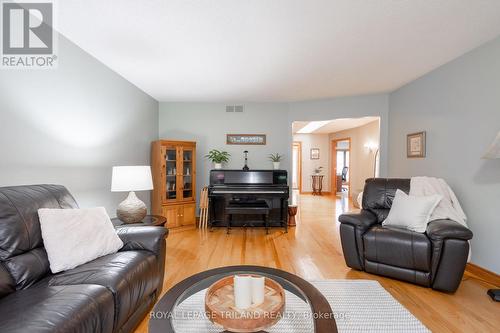 596 Rosecliffe Terrace, London, ON - Indoor Photo Showing Living Room