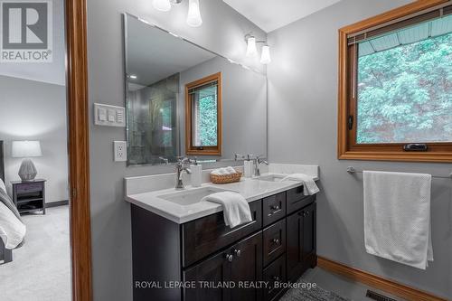 596 Rosecliffe Terrace, London, ON - Indoor Photo Showing Bathroom