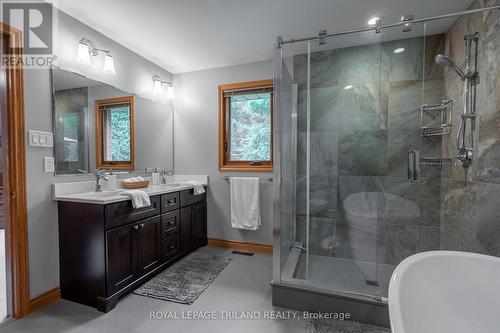 596 Rosecliffe Terrace, London, ON - Indoor Photo Showing Bathroom