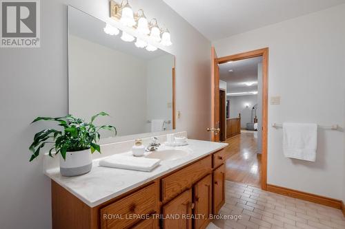 596 Rosecliffe Terrace, London, ON - Indoor Photo Showing Bathroom