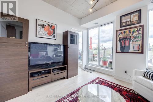 609 - 630 Kingston Road, Toronto, ON - Indoor