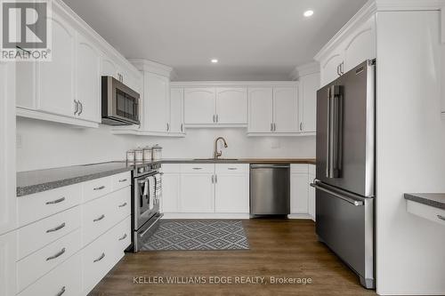 1108 - 1201 North Shore Boulevard E, Burlington, ON - Indoor Photo Showing Kitchen