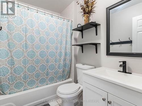 14 Standish Street, Halton Hills, ON - Indoor Photo Showing Bathroom