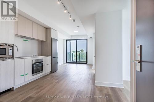 420 - 86 Dundas Street E, Mississauga, ON - Indoor Photo Showing Kitchen