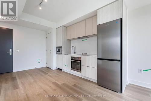 420 - 86 Dundas Street E, Mississauga, ON - Indoor Photo Showing Kitchen