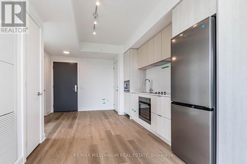 420 - 86 Dundas Street E, Mississauga, ON - Indoor Photo Showing Kitchen