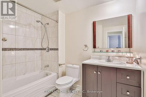Main - 3563 Autumnleaf Crescent, Mississauga, ON - Indoor Photo Showing Bathroom