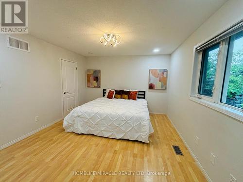 2381 East Gate Crescent, Oakville, ON - Indoor Photo Showing Bedroom