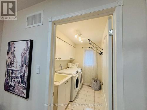 2381 East Gate Crescent, Oakville, ON - Indoor Photo Showing Laundry Room