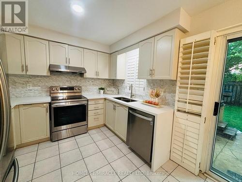 2381 East Gate Crescent, Oakville, ON - Indoor Photo Showing Kitchen With Stainless Steel Kitchen With Double Sink