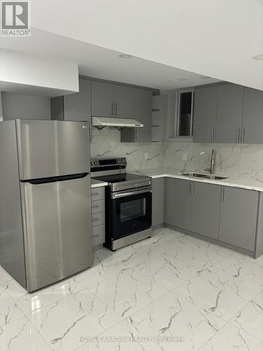 Lower-A - 30 Ash Court, Brampton, ON - Indoor Photo Showing Kitchen