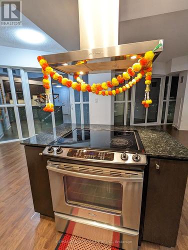 3306 - 50 Absolute Avenue, Mississauga, ON - Indoor Photo Showing Kitchen