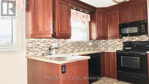 3253 Butler Place, Niagara Falls, ON - Indoor Photo Showing Kitchen