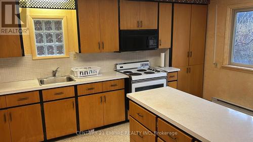 37 Church Street S, Hamilton (Stoney Creek), ON - Indoor Photo Showing Kitchen