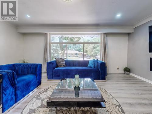 374 Book Road, Grimsby, ON - Indoor Photo Showing Living Room