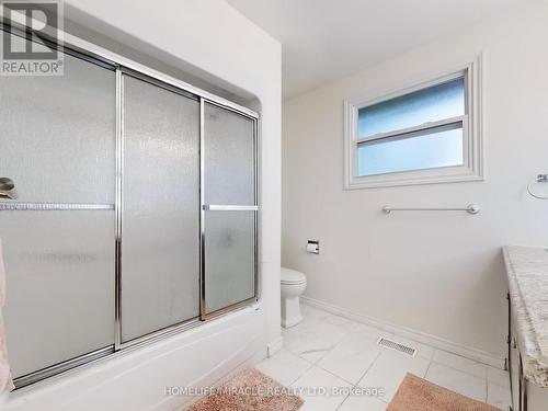 374 Book Road, Grimsby, ON - Indoor Photo Showing Bathroom