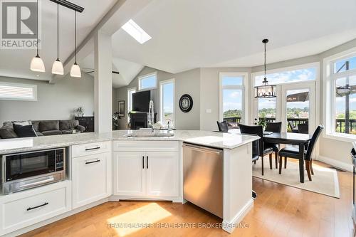 773 Klosters Drive, Waterloo, ON - Indoor Photo Showing Kitchen With Upgraded Kitchen