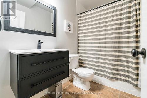 773 Klosters Drive, Waterloo, ON - Indoor Photo Showing Bathroom