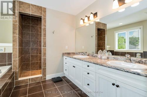 773 Klosters Drive, Waterloo, ON - Indoor Photo Showing Bathroom