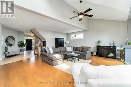 773 Klosters Drive, Waterloo, ON - Indoor Photo Showing Living Room