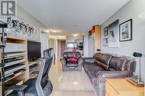 1109 - 18 Harrison Garden Boulevard S, Toronto, ON - Indoor Photo Showing Living Room