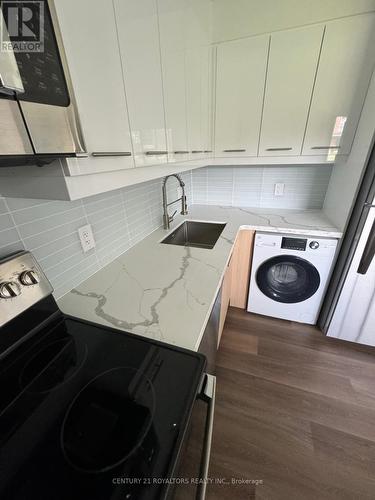 1 - 39 Wasdale Crescent, Toronto, ON - Indoor Photo Showing Laundry Room