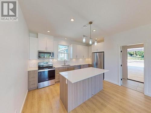 106-7440 Nootka Street, Powell River, BC - Indoor Photo Showing Kitchen With Upgraded Kitchen