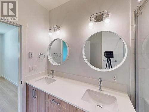 106-7440 Nootka Street, Powell River, BC - Indoor Photo Showing Bathroom