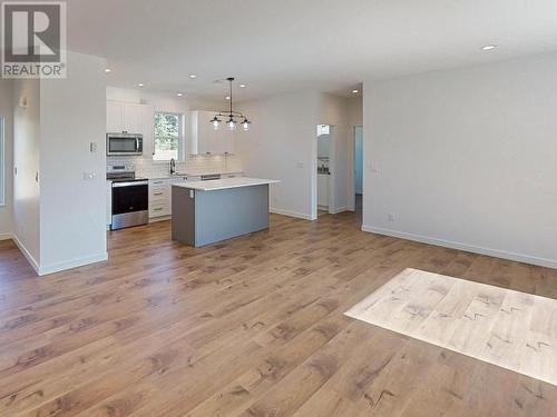 210-7440 Nootka Street, Powell River, BC - Indoor Photo Showing Kitchen