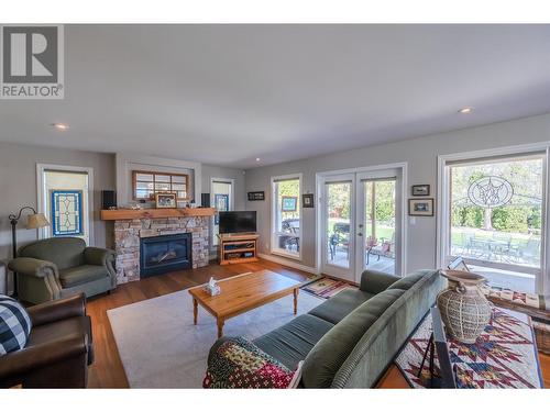 2000 Sandpiper Lane, Penticton, BC - Indoor Photo Showing Living Room With Fireplace