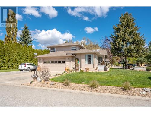 2000 Sandpiper Lane, Penticton, BC - Outdoor With Facade