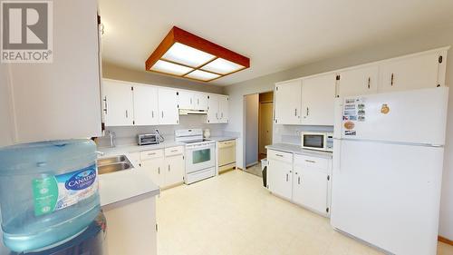 8812 87 Street, Fort St. John, BC - Indoor Photo Showing Kitchen With Double Sink