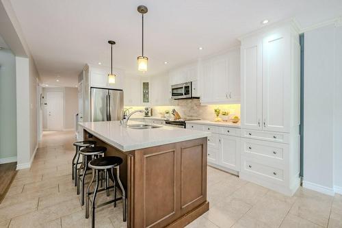 4142 Bianca Forest Drive, Burlington, ON - Indoor Photo Showing Kitchen With Double Sink With Upgraded Kitchen