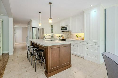 4142 Bianca Forest Drive, Burlington, ON - Indoor Photo Showing Kitchen With Upgraded Kitchen