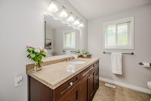 4142 Bianca Forest Drive, Burlington, ON - Indoor Photo Showing Bathroom