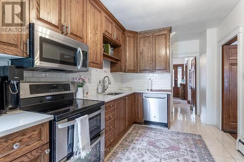 19 Ashford Boulevard, Hamilton, ON - Indoor Photo Showing Kitchen