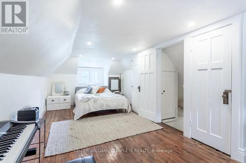 19 Ashford Boulevard, Hamilton, ON - Indoor Photo Showing Bedroom