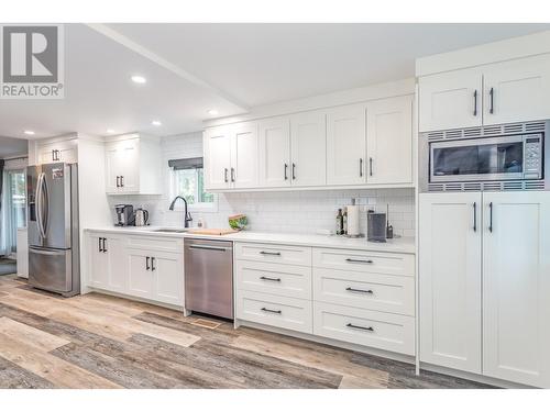 4075 Mcclain Road Unit# 93, Kelowna, BC - Indoor Photo Showing Kitchen