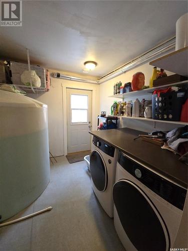 Christopher Lake, Saskatchewan - Indoor Photo Showing Laundry Room