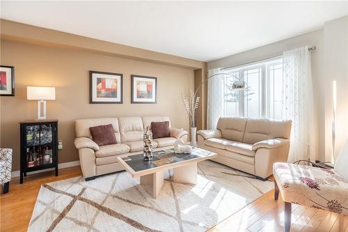 69 Periwinkle Drive, Hamilton, ON - Indoor Photo Showing Living Room