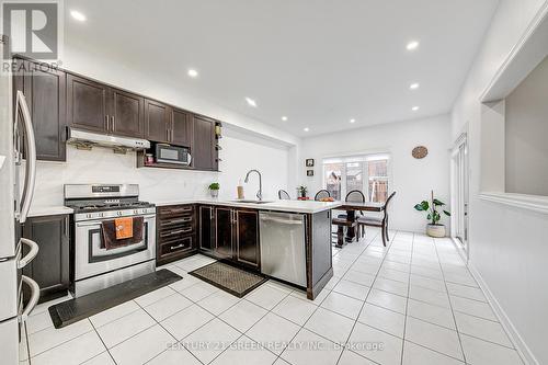 185 Shephard Avenue, New Tecumseth, ON - Indoor Photo Showing Kitchen With Upgraded Kitchen