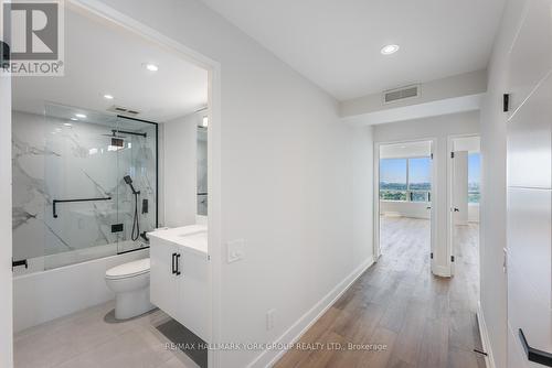 1404 - 110 Promenade Circle, Vaughan, ON - Indoor Photo Showing Bathroom