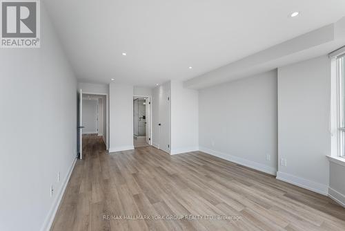1404 - 110 Promenade Circle, Vaughan, ON - Indoor Photo Showing Other Room