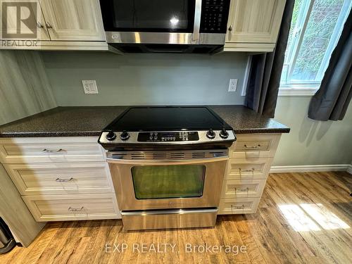 132 Elaine Drive, Orangeville, ON - Indoor Photo Showing Kitchen