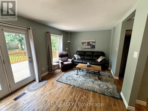 132 Elaine Drive, Orangeville, ON - Indoor Photo Showing Living Room