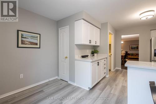 3350 Nutcracker Drive, Mississauga, ON - Indoor Photo Showing Kitchen