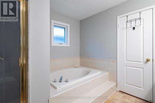 3350 Nutcracker Drive, Mississauga, ON - Indoor Photo Showing Bathroom