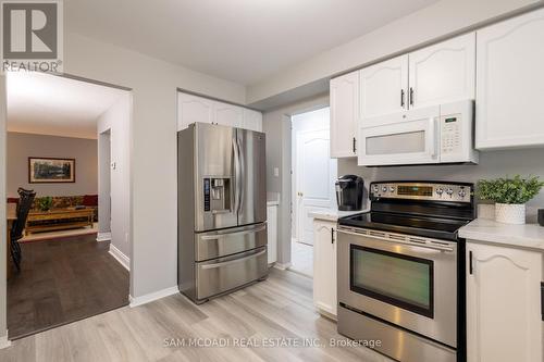 3350 Nutcracker Drive, Mississauga, ON - Indoor Photo Showing Kitchen With Stainless Steel Kitchen
